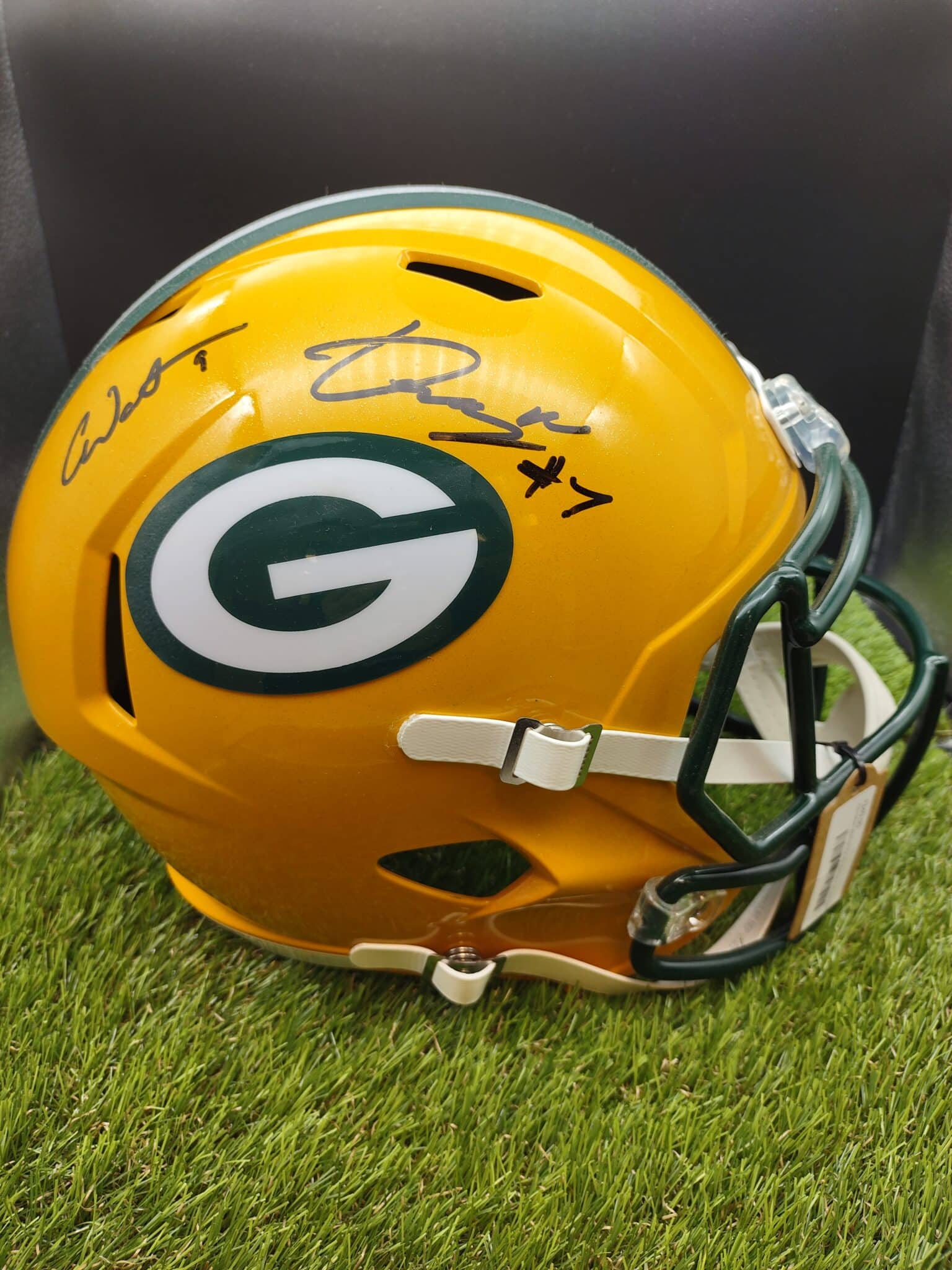 Green Bay Packers Signed Full-Size Helmets, Collectible Packers Full-Size  Helmets, Green Bay Packers Memorabilia Full-Size Helmets